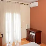 Retreat With Mountain Views Appartamento Grevena