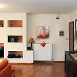 Retreat With Mountain Views Appartamento
