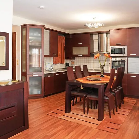 Retreat With Mountain Views