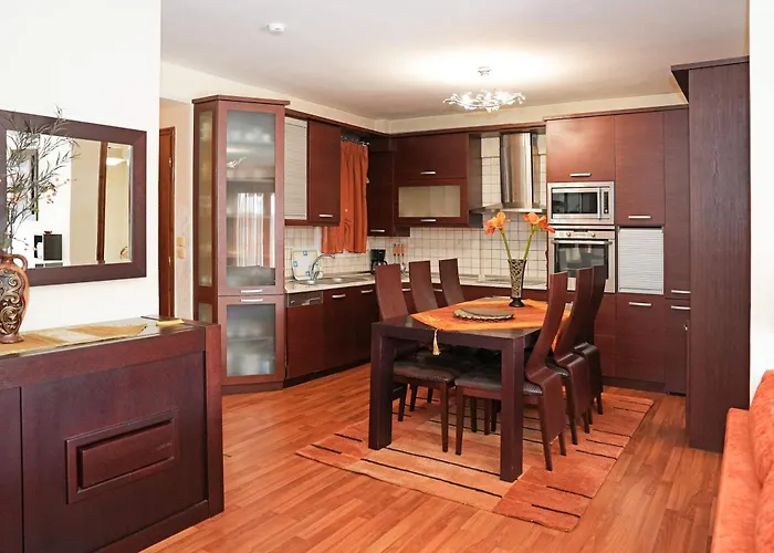 Retreat With Mountain Views