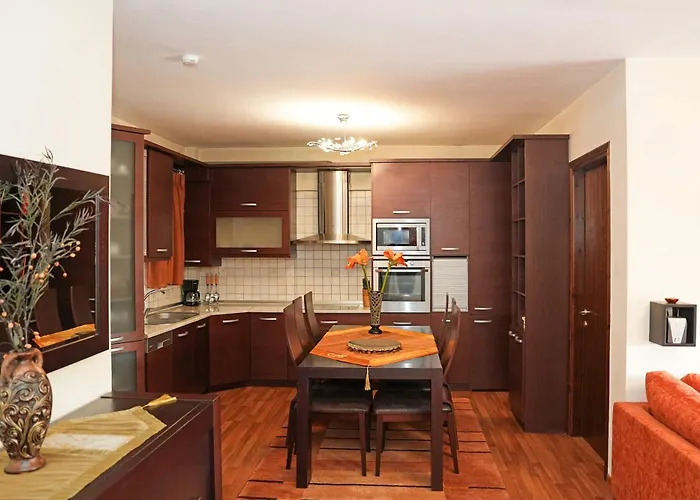 Retreat With Mountain Views *