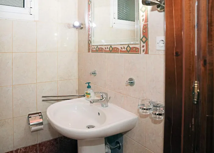 Retreat With Mountain Views *